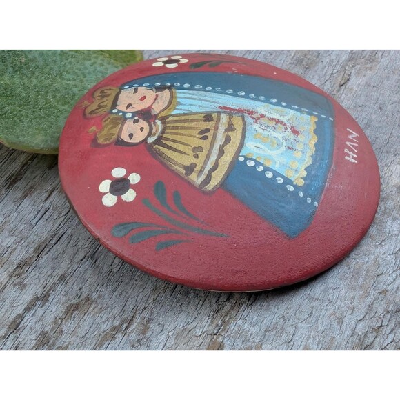 Vintage Madonna Child Pin: Hand Crafted Austrian Brooch - Picture 3 of 10